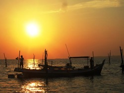 Siapa Sangka, Negeri Laskar Pelangi Punya Sunrise Secantik Ini