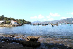 Ada Teluk dan Laut Indah di Pantai Popoh, Jawa Timur
