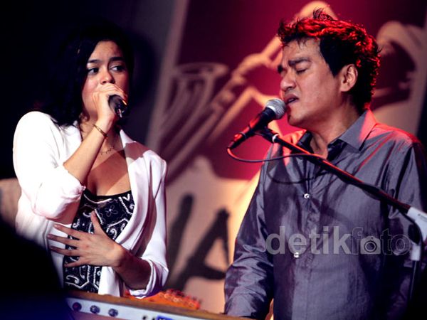 Kolaborasi Eva Celia & Indra Lesmana Pukau Penonton JJF 2013