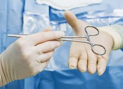 Pantat Digigit Laba-laba, Kaki Turis Ini Nyaris Diamputasi