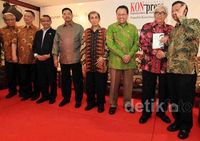 Para Tokoh Hadiri Buku Biografi Mahfud MD