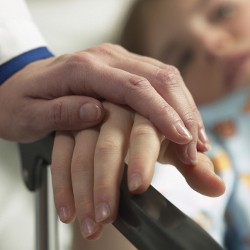 Kisah Para Seleb Melawan Penyakit Ganas