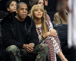 Jay-Z Dikecam Karena Pakai Sepatu dari Kulit Gajah & Ikan Pari