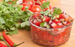 Nyam-nyam, Asam Segar Salsa yang Kaya Vitamin A dan C