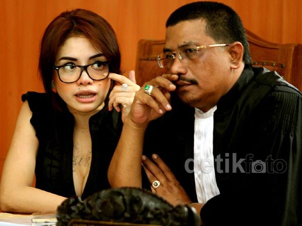 Nikita Mirzani Seksi di Persidangan