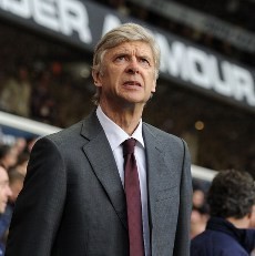 Wenger Minta Maaf kepada Tim dan Fans