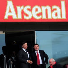 Kroenke Tak Akan Jual Arsenal