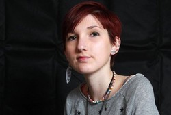 Perempuan Ini Minum Darahnya Sendiri Agar Tidak Gemuk