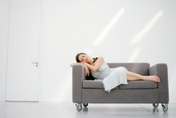 Picu Kegemukan, Perlukah Sofa Diberi Label Peringatan?