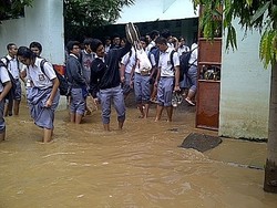 3 Kelas Tergenang, Siswa SMA 8 Jakarta Dipulangkan