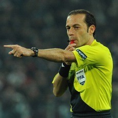 MU Bidik Kemenangan Pertama saat Diwasiti Cuneyt Cakir 