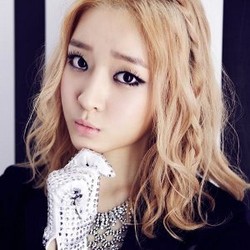 5 Idola KPop Cantik Berambut Pirang