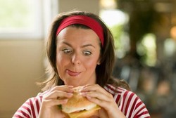 Ibu Hamil yang Doyan Makanan Berlemak Bikin Anak Ketagihan Junk Food