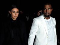 Kim Kardashian & Kanye West Makin Mesra