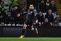 Carlos Tevez merayakan gol yang dicetaknya. Hasil ini tak mengubah posisi City di urutan kedua klasemen sementara Liga Primer Inggris dengan 59 poin dari 28 laga. Sementara Villa di posisi ke-18 dengan 24 poin. AFP/Paul Ellis.
