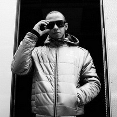 Hamilton Tak Rasakan Tekanan di Mercedes