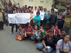 Tuntut Pembunuh Bidan Dihukum Berat, Keluarga Korban Demo Polresta Medan