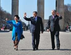 Pelajar RI di Berlin Rebutan Minta Foto Bareng SBY & Ibu Ani