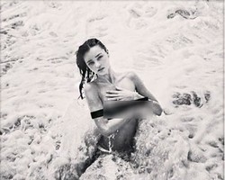 Miranda Kerr Tampil Tanpa Busana Untuk Iklan Kosmetik Korra