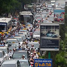 Polisi Perut Buncit Dilarang Atur Lalu Lintas di Vietnam