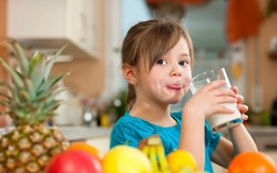 Minum Air Putih Memicu Anak Lebih Suka Sayuran