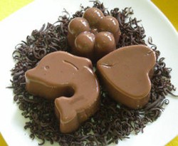 Si Kecil Makan Puding