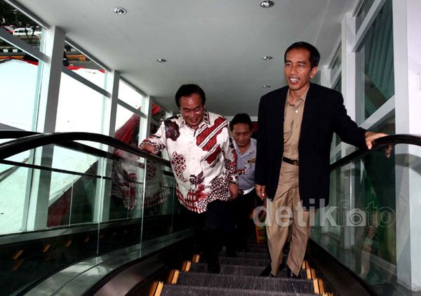 Dijajal Jokowi, Eskalator JPO Salemba Macet