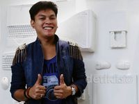 Hudson, Pria Bermuka Dua