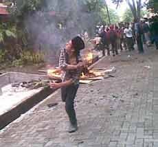 Demo Mahasiswa IAIN Kembali Memanas, Peralatan Rektorat Rusak