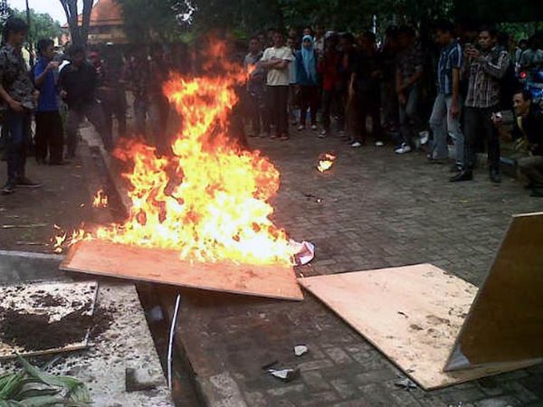 Demo Mahasiswa IAIN Sunan Ampel Kembali Memanas