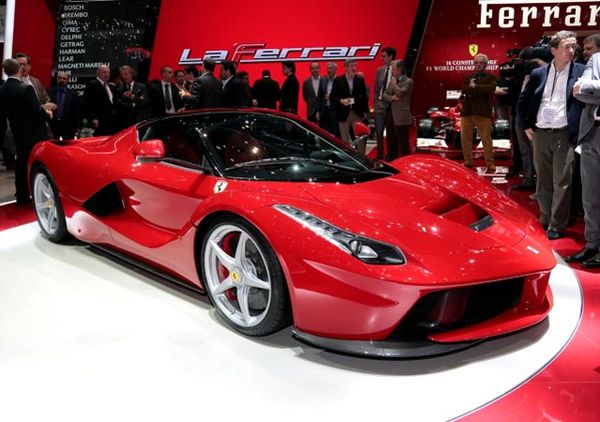 Mobil Ferrari Terkencang di Dunia
