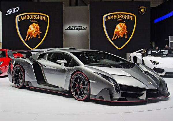 Mobil Super Lamborghini Veneno