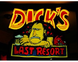 7 Restoran Teraneh: Santap di Bawah Laut Sampai Makan Bersama Ninja