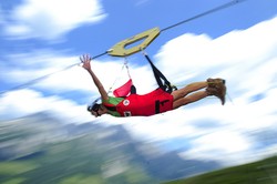 Meluncur di Flying Fox Terpanjang Sedunia