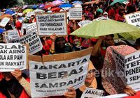 Ratusan Ibu-ibu Tagih Janji Jokowi