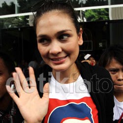 Luna Maya: Masyarakat Pasti Kangen Raffi