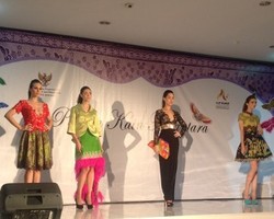 Debut Manohara Jadi Desainer, Hadirkan Busana Motif Batik Betawi