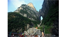 McDonalds Akan Buka Cabang di Atas Gunung Tianmen