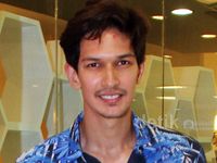 Wajah Brewokan Dimas Beck