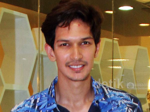 Wajah Brewokan Dimas Beck