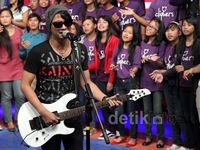 Ketika Onci Ungu Jadi Vokalis