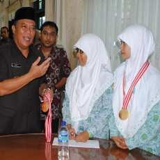 Dua Pelajar Kota Soto Ubah Kotoran Sapi Jadi Pengharum Ruangan