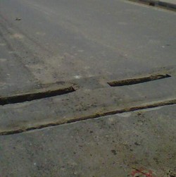 Besi Penutup Sambungan Jembatan Cakung Drain Dicuri, Ada Lubang Terbuka