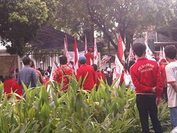 Aksi PKPI di KPU Ricuh, Mahasiswa Merengek Agar Tak Ditahan Polisi