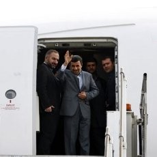 Hadiri Upacara Pemakaman Chavez, Ahmadinejad Tiba di Venezuela