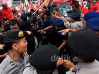 Polisi Bentrok dengan Massa PKPI