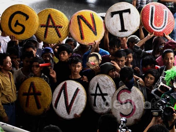 Aksi Menuntut Anas Digantung