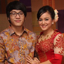 Masih 17 Tahun, Juwita Bahar Resmi Tunangan