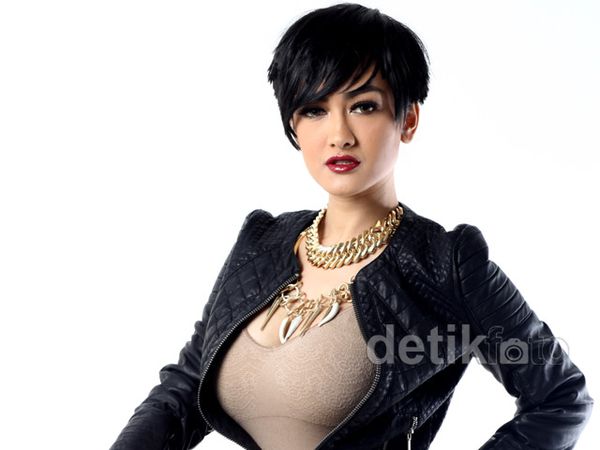 Ini Julia Perez yang Berbeda