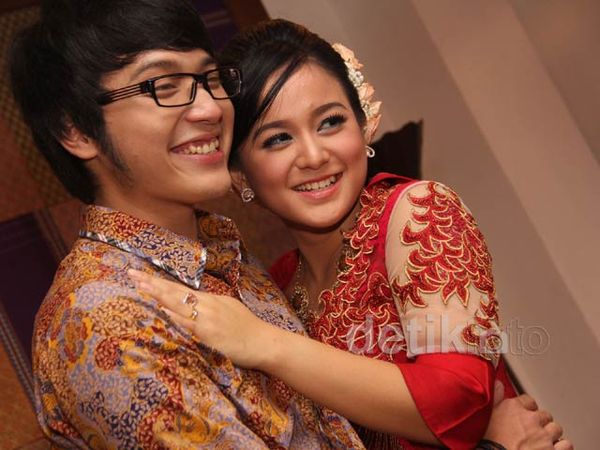 Juwita Bahar Resmi Tunangan